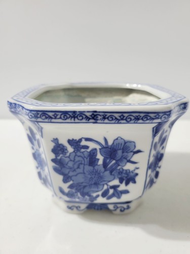 Vintage Chinese Blue & White Octagonal Porcelain Planter Pot Floral Design - Picture 2 of 6