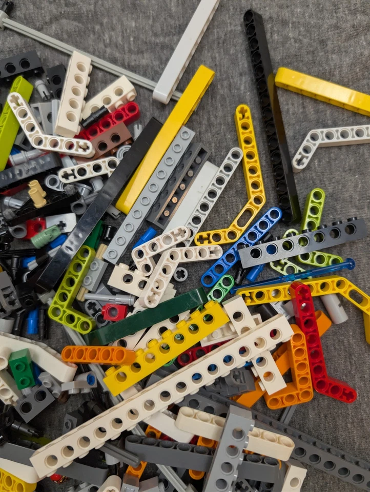 250pcs LEGO TECHNIC Random Mix Bricks Liftarms Pins Axles Connectors GBC Robot - Image 4 of 4