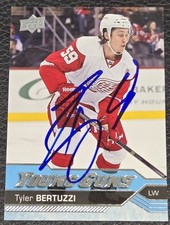 Tyler Bertuzzi Red Wings  Signed 16-17 Young Guns  Autographed Rookie Card #471