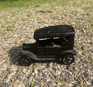 Vintage Black Cast Iron Ford Model T Sedan Toy Car JM 135 Antique Wheels Roll