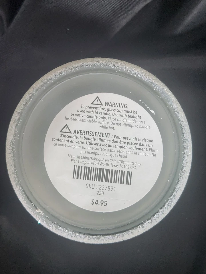 Juego de jarrón y candelabro de Navidad Pier 1 vidrio esmerilado votivo plateado y blanco... Foto 4 de 4