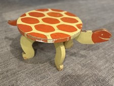 VINTAGE CIRCA 1930-40 HAND PAINTED FOLK ART ORANGE YELLOW WOOD TURTLE FOOT STOOL