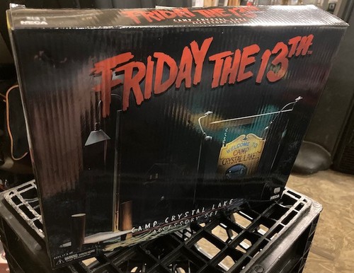 Ensemble d'accessoires NECA Friday the 13th Camp Crystal Lake neuf Jason Voorhees