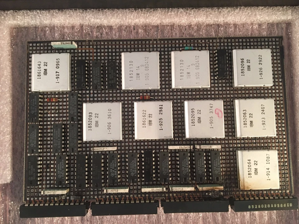 Tarjeta IBM 8528020 ELSI con estuche de almacenamiento Foto 2 de 3