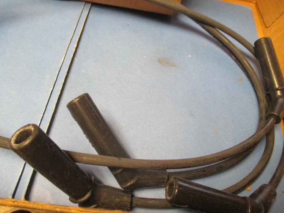 CONJUNTO DE CABOS SPARKPLUG N.O.S.1985-1986 MODELOS DODGE+PLYMOUTH COLT. MD080566 - Imagem 3 de 4