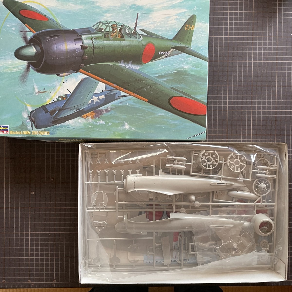 Hasegawa 1/32 Mitsubishi A6M5/5a/5b/5c Zero Fighter Model 52 Hasegawa 1/32 Mitsubishi A6M5/5a/5b/5c Zero Fighter Model 52