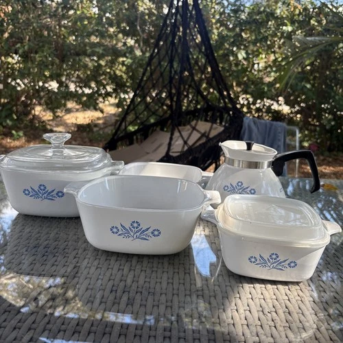 Vintage Corning Ware  Casserole Dishes. Set Of 5 With 2 Pyrex Lids And Teapot