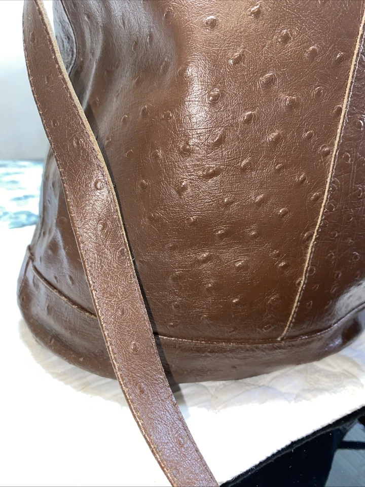 Bolso con cordón de cuero de avestruz genuino marrón oscuro hecho en Italia Foto 4 de 4