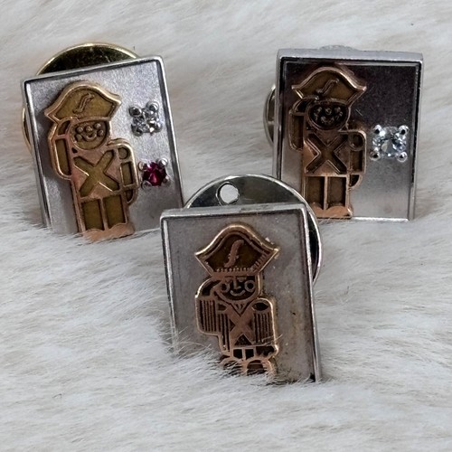 Schnucks Grocery Store Employee Service Award 10k GF Mascot Lapel Pin Lot
