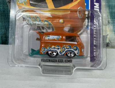 Hot Wheels SHOWROOM Volkswagen Kool Kombi-orange- NEW w/Protector