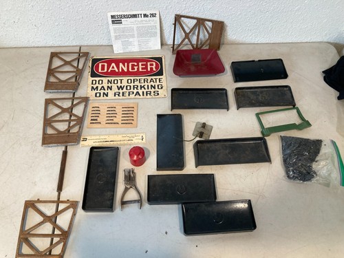 Vintage Mixed Lot Lionel Accessories Coal Loader,Signs,Figures