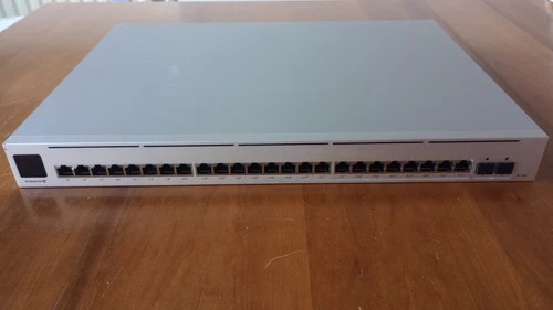 Ubiquiti UniFi USW-ENTERPRISE-24-POE – 24 Port 2.5GbE/1GbE L3 Managed Switch