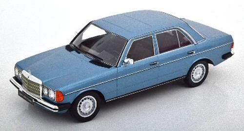 Mercedes 230E W123 1975 bleu clair 1/18 KK SCALE MODELS : revivez la nostalgie des années 70 au salon