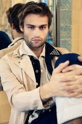 Douglas Booth Unsigned 6'' x 4'' Photo - Handsome English actor *12