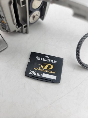 Olympus 3.2 Megapixel Digital Camera D-540 W/ Fujifilm 256MB