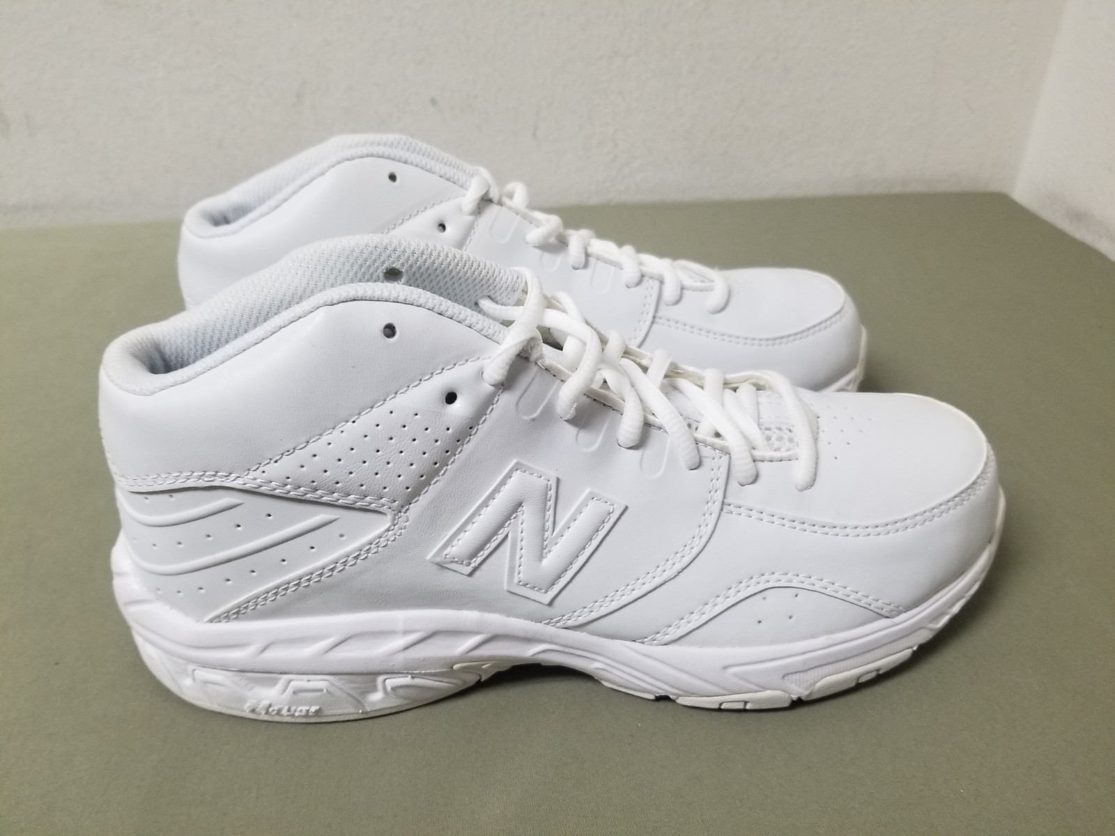 New Balance Mens Basketball Sneakers BB581WT