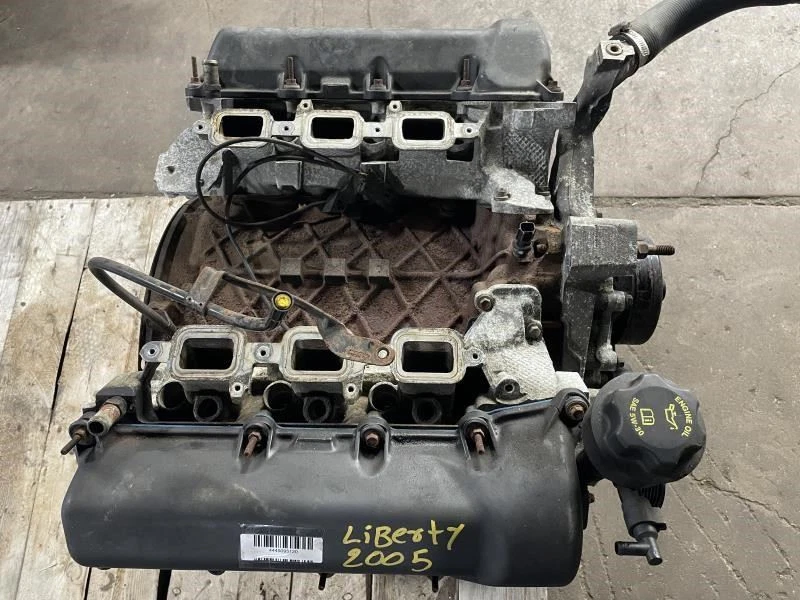 Jeep Liberty 2004 motor de gasolina V6 de 3,7 L 111529 millas Foto 2 de 4