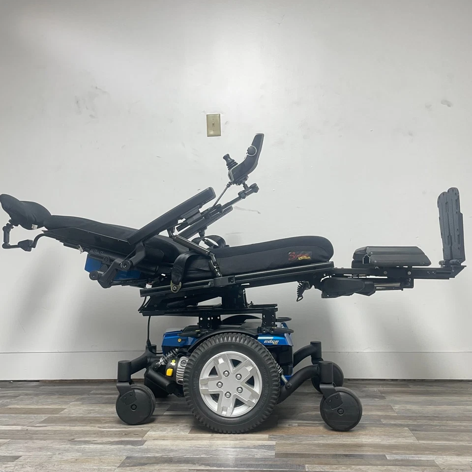 QUANTUM Q6 EDGE HD WITH POWER TILT,RECLINE AND ELEVATING LEGRESTS. 450 IBS CAP - Image 2 of 4