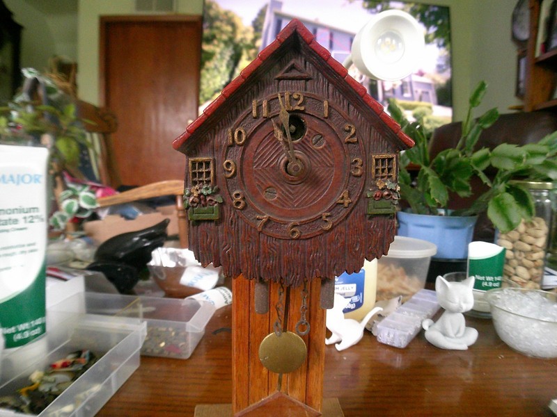 LITTLE HOUSE WITH JAGGED EDGES PENDULETTE CLOCK (BUNGALOW CLOCK) No.213   2