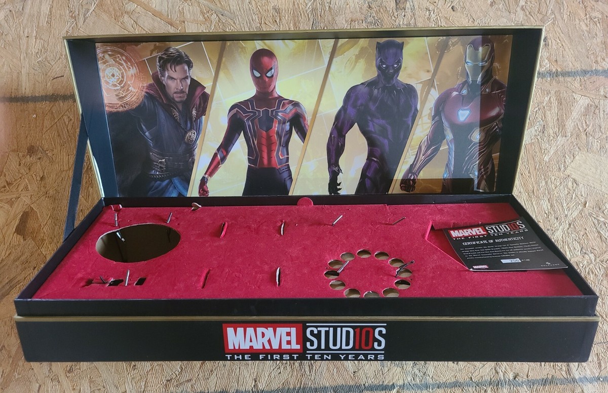 r*️様 MARVEL LIGHT BOX THE FIRST TEN YEAR Hot Toys Marvel Studios 10th Anniversary USB Light Box