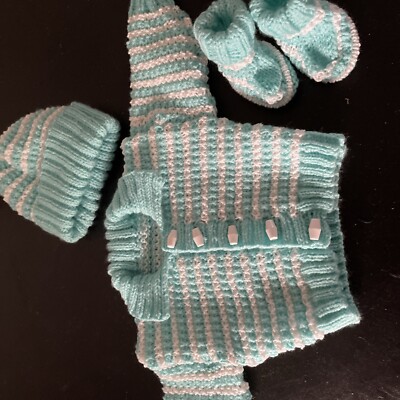 Neu handgestricktes Baby in tiefem Pfefferminz und Weiß Set 0-3 Monate