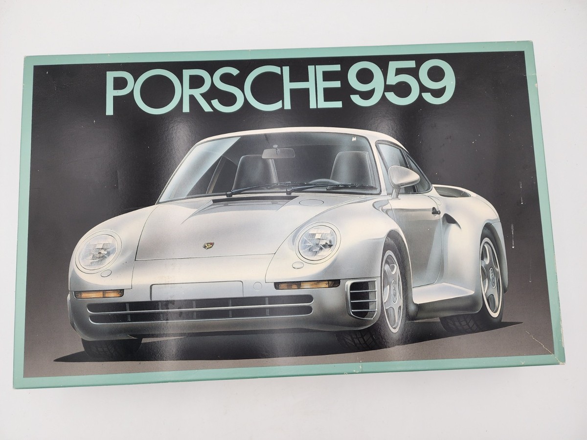 Porsche 959 Enthusiast Model Car 1/16 Scale Fujimi Model Kit Open