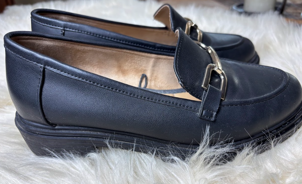 SAOLA Mocassini Rachel Zoe taglia 8 neri suola Mila Lug con dettaglio catena oro