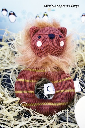 WEST ELM KIDS BABY LION RATTLE -NIB- GIVE THE LITTLE ONE A ROARING GOOD TIME! - Picture 2 of 7