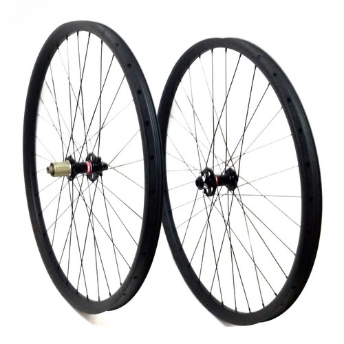 Roue VTT Roue avant VTT carbone 29 pouces Bontrager Kovee Elite 30 TLR Boost 29 Pneu et tubeless