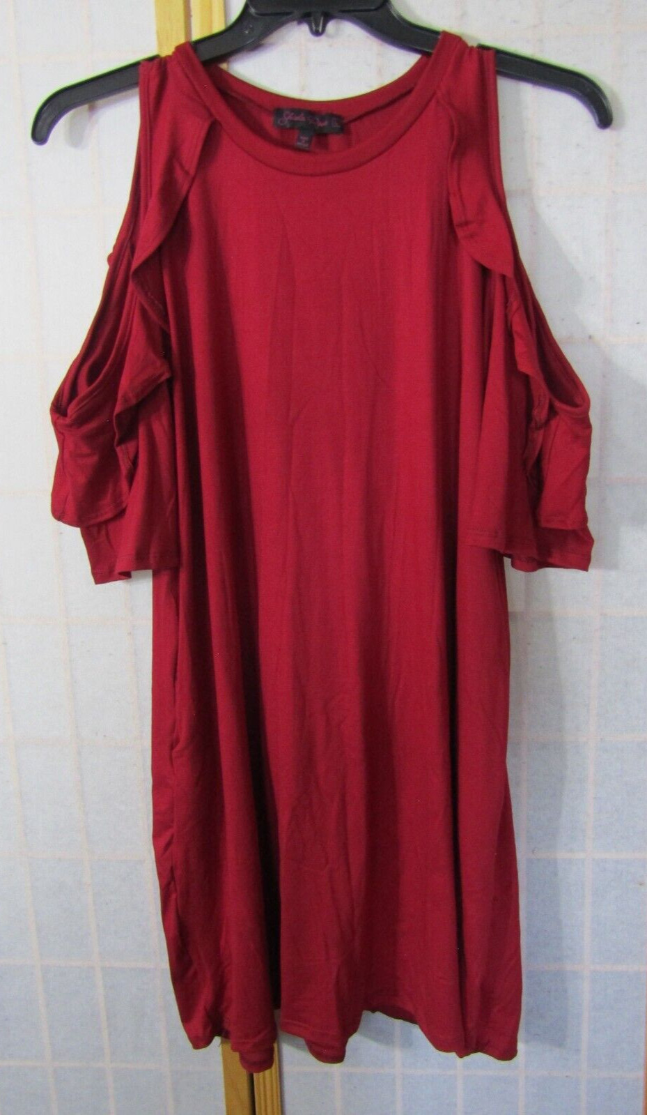NWT Shiela Rose Red Cold Shoulder Ruffle Sleeve Poly/Spandex Dress Women's L