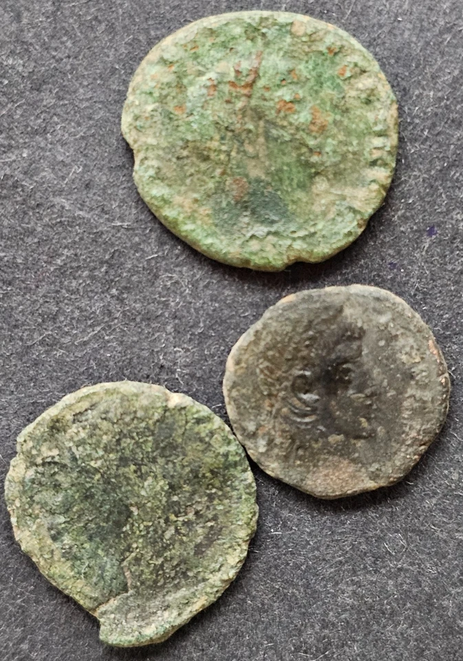 Roman bronze coins. Lot of 3 coins - Image 3 of 4