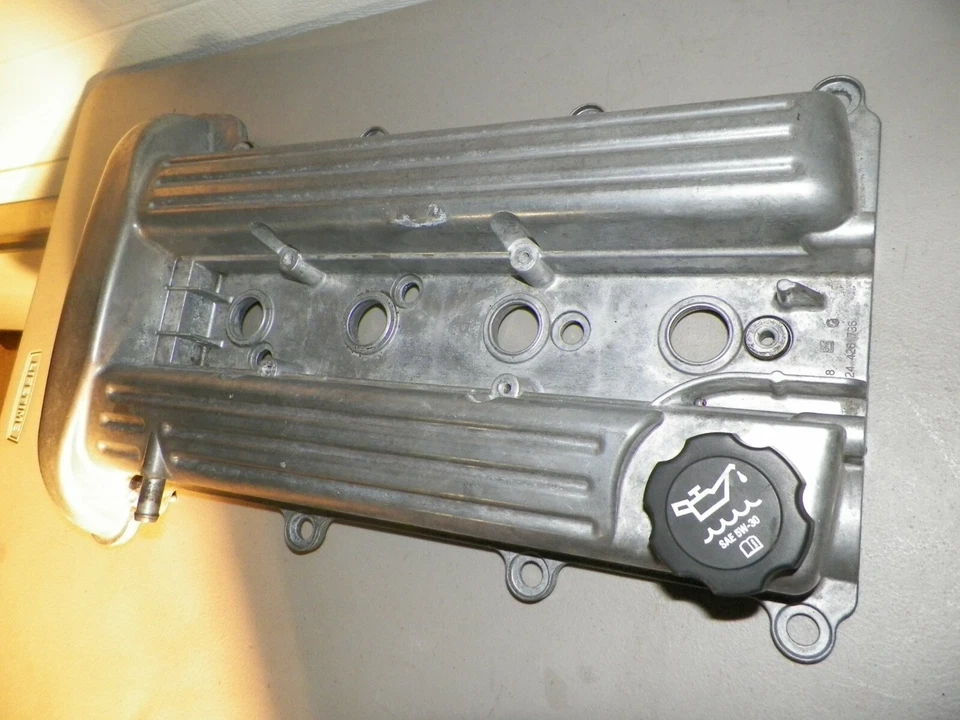 96 BUICK SKYLARK DOHC 2.4 OEM GM VALVE COVER WITH OIL CAP - PART# 90537869 - Imagem 2 de 4