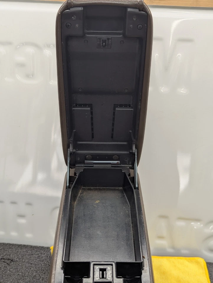 Toyota 4Runner 1999-2002 consola central reposabrazos portavasos OEM roble marrón Foto 3 de 4