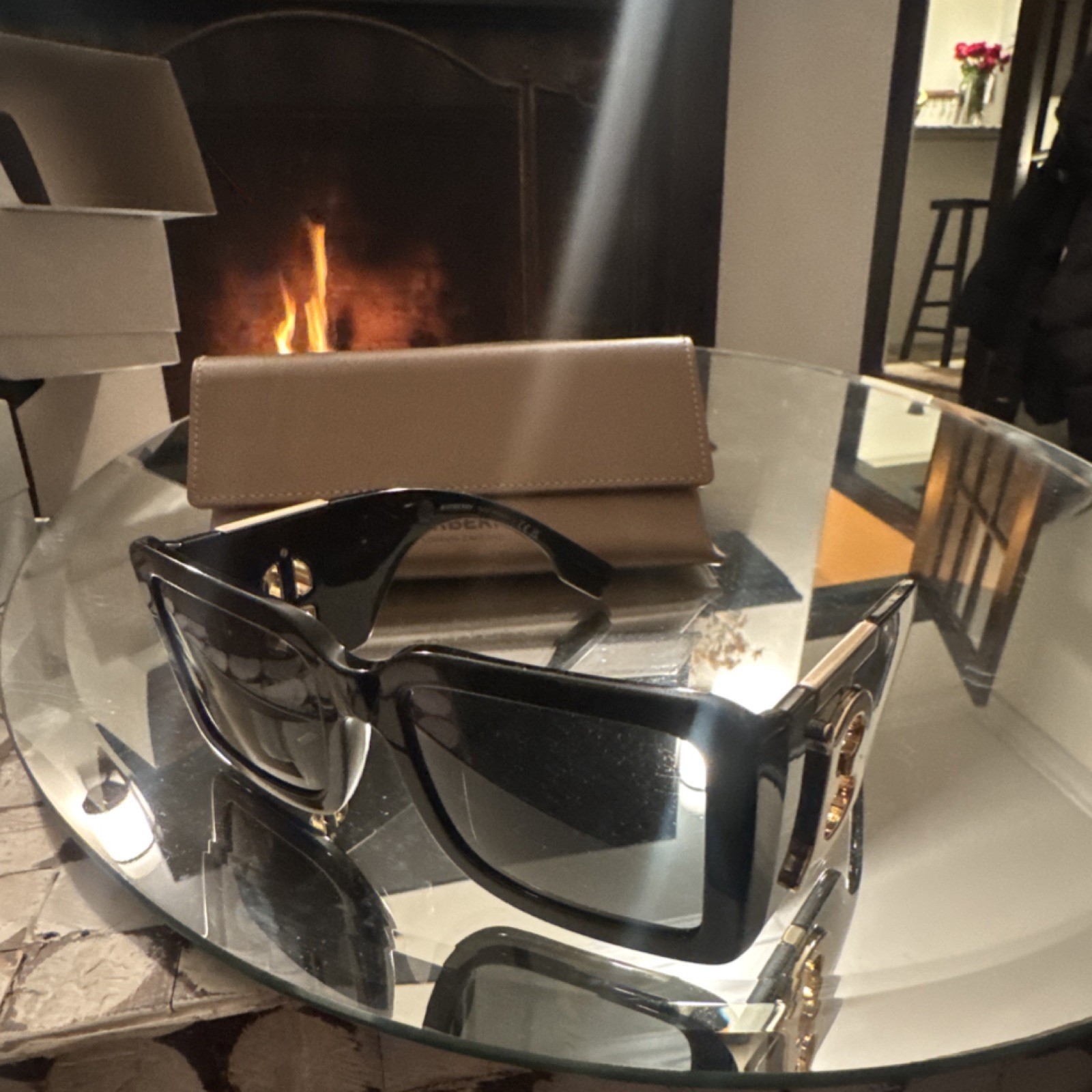 Burberry womens Oversized Square Sunglasses Black Frame Black Lens Plastic thumbnail 5