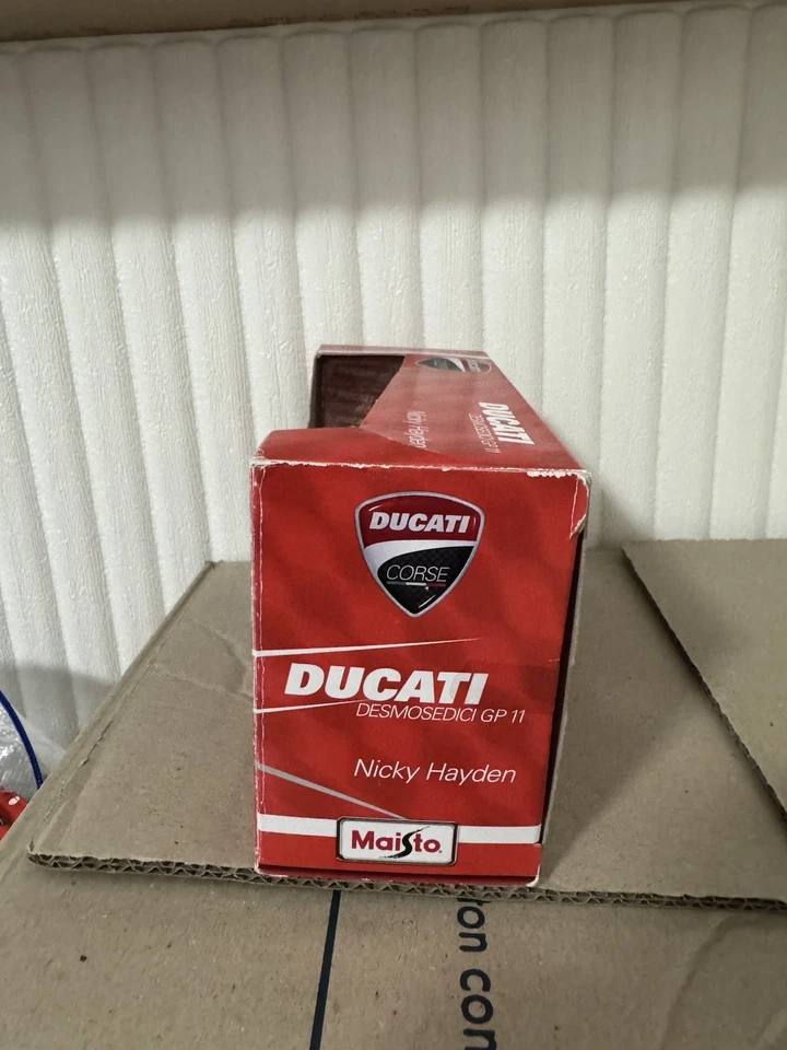 RARE 2011 DESMOSEDICI GP11 DUCATI NICKY HAYDEN MOTOGP LTD by MAISTO 1:10 Scale - Image 4 of 4