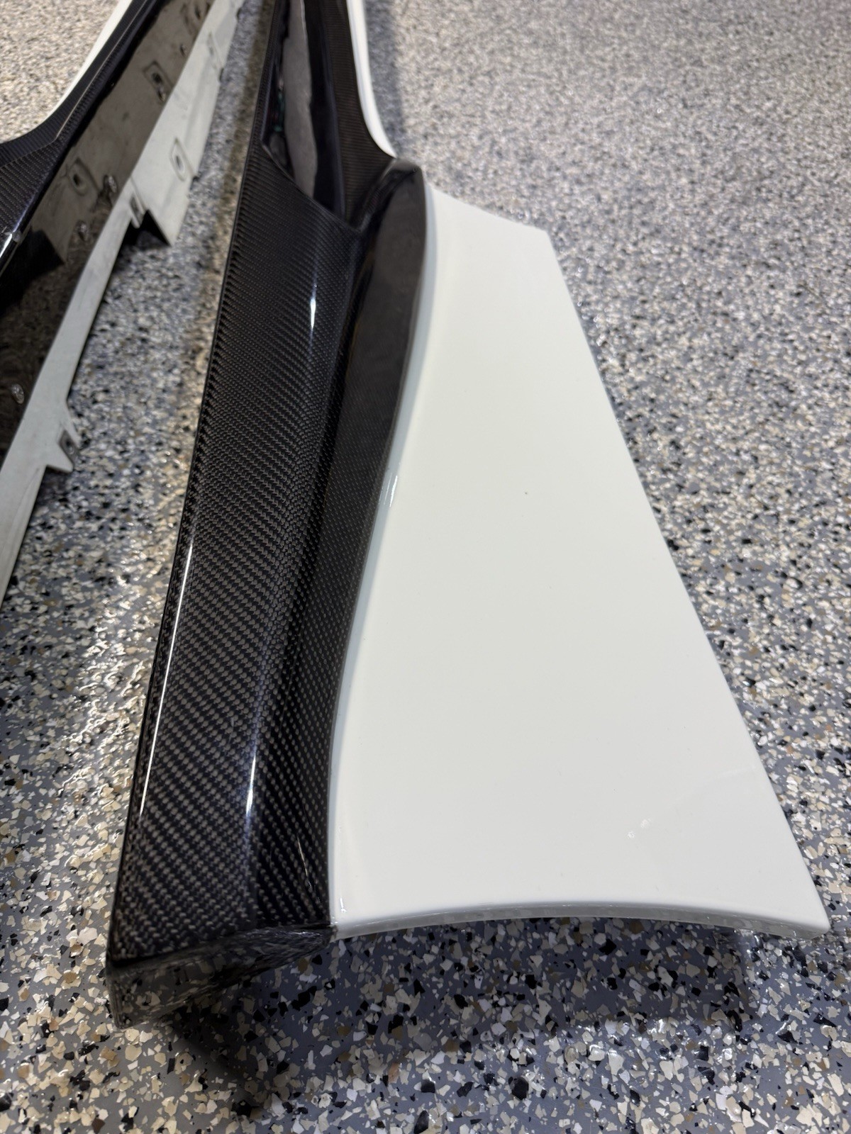 FERRARI 488 OEM RIGHT & LEFT SIDES ROCKERS SKIRTS WITH CARBON FIBER OVERLAYS