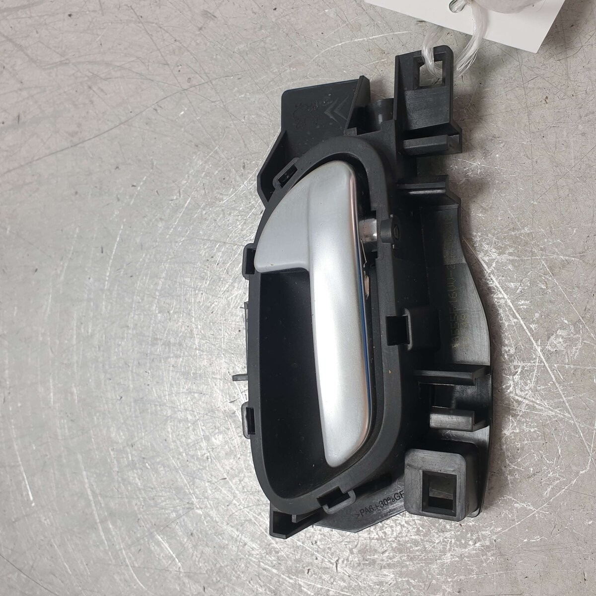 96555516VV maniglia interna portiera Peugeot 208 1.6 55kw - Usato Garantito