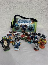 Spyro  s Adventure Skylanders Bag w/ 20 Skylander Figures