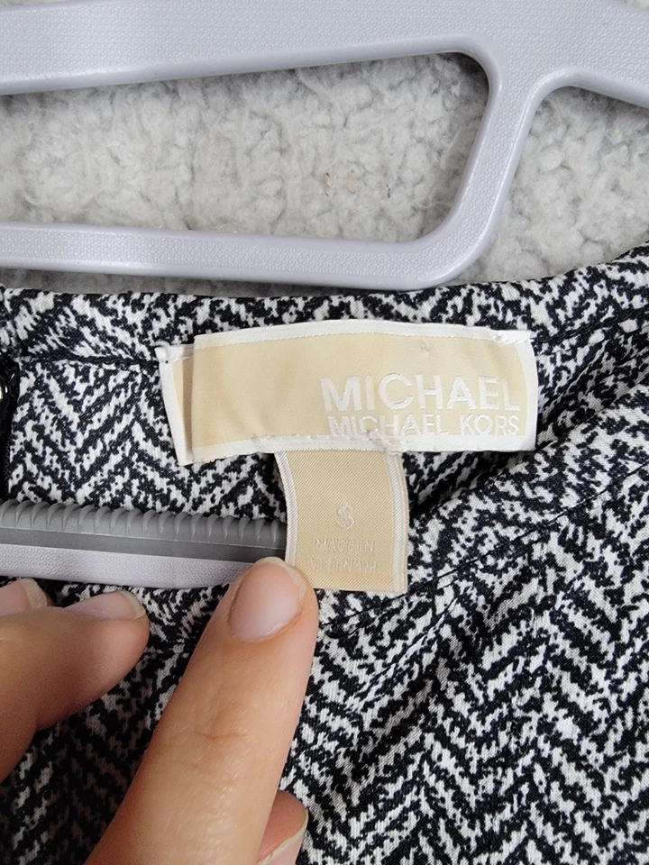 Michael Kors S 长袖黑白连衣裙人字形印花打褶 — 第 3/4 张图片