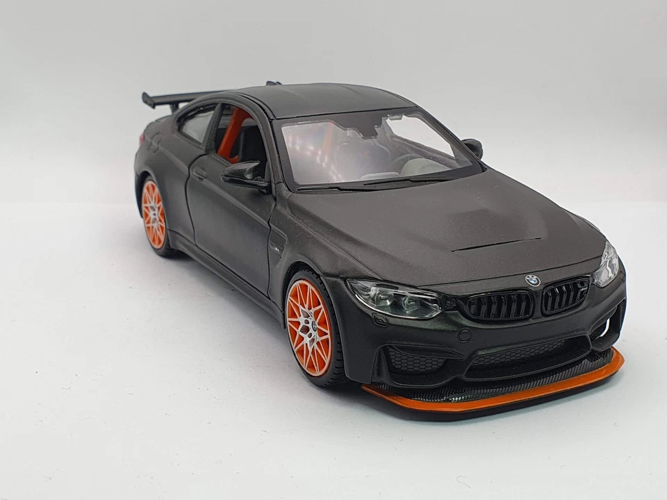 BMW M4 GTS Maisto 1/24 - Immagine 4 di 4