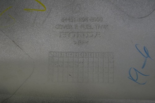 Cubierta derecha del tanque de combustible Honda CBF125 64431-K98-E000 - Imagen 4 de 4