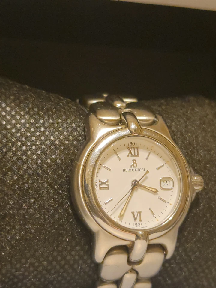 Reloj Bertolucci Pulchra Hecho en Suiza 7 Joyas Zafiro Damas 24MM Batería NUEVA Foto 4 de 4