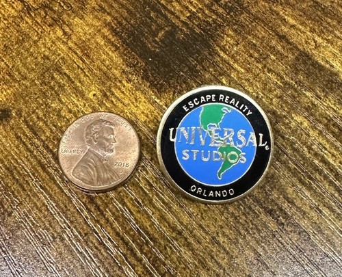 Vintage 90's Universal Studios Orlando Florida Escape Reality Logo Pin NEW - Picture 3 of 3