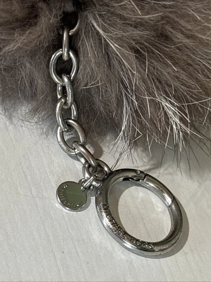 Michael Kors - Llavero/llavero pompón de piel de zorro genuino Foto 3 de 4