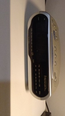 Emerson Research SmartSet Digital Clock Radio Silver AM/FM Dual Alarm Snooze