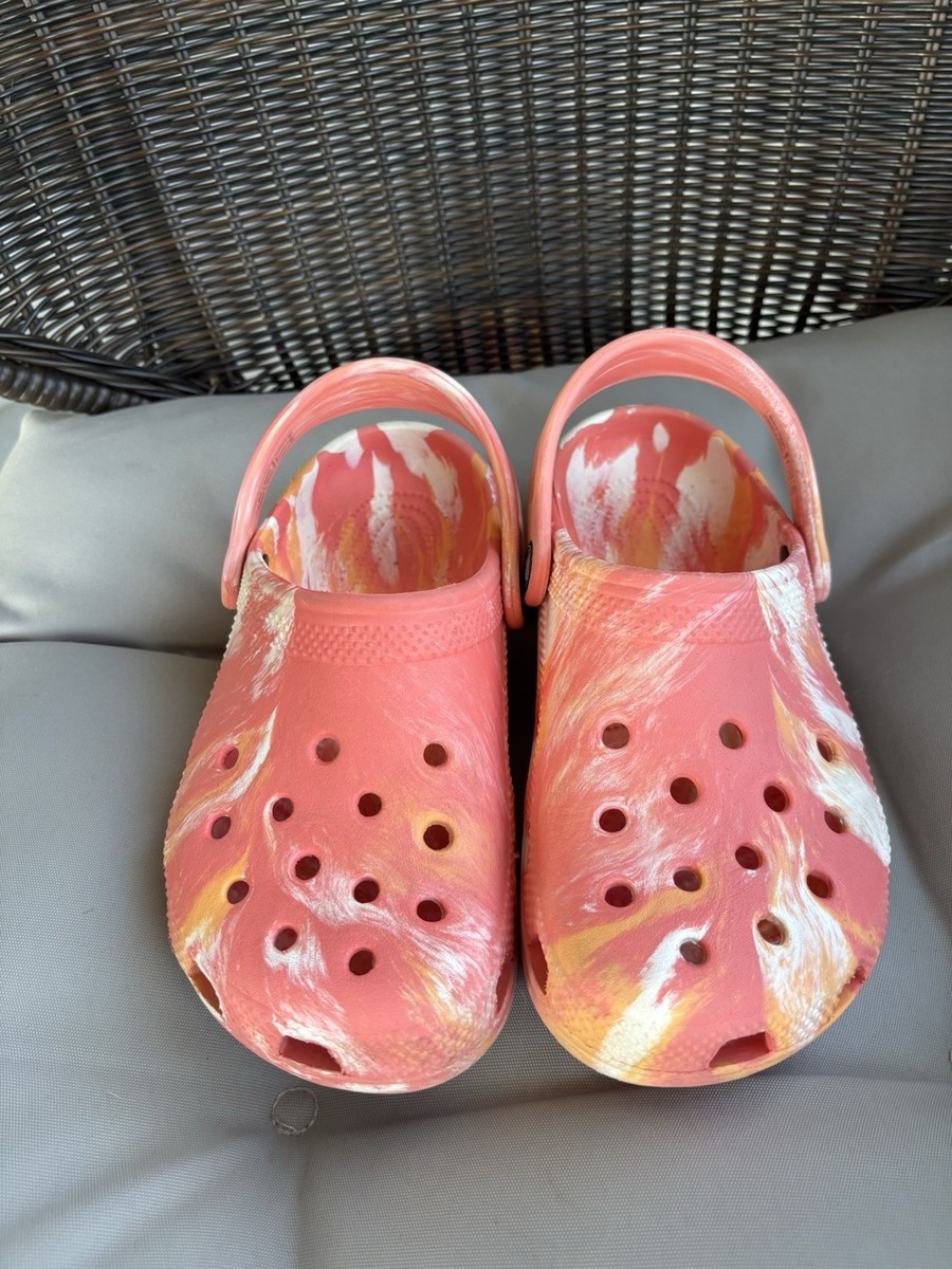 Crocs Classic Marbled Clogs Women display picture 3