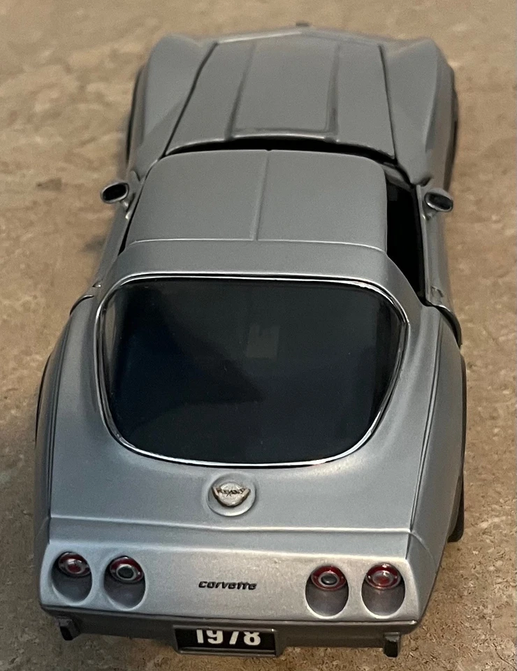 Corvette 1978 cupé 2 tonos plata, Franklin Mint fundido a presión Foto 4 de 4