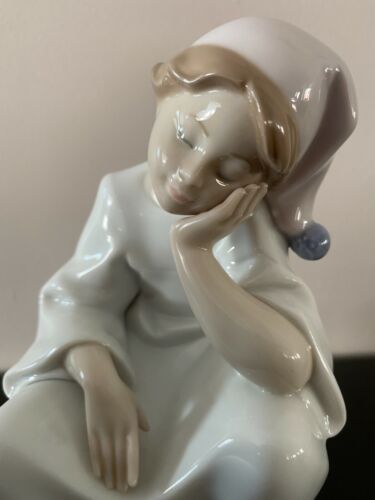 LLADRO #6481 Retired - Perfect Condition - Young Girl "Just Resting" - Rare - Picture 1 of 9