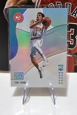 2018-19 Panini Status #142 - Rookies 1 - Trae Young