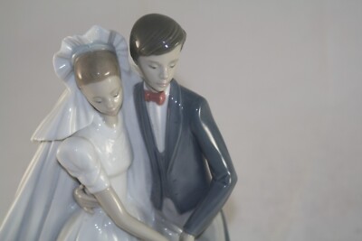 NAO BY LLADRO Bride and Groom Wedding Couple Figurine